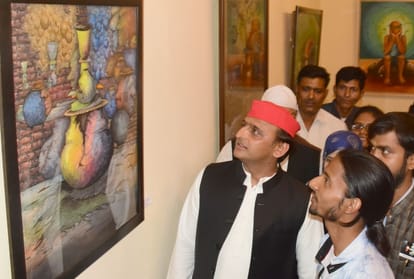 akhilesh yadav comments on yogi adityanath.