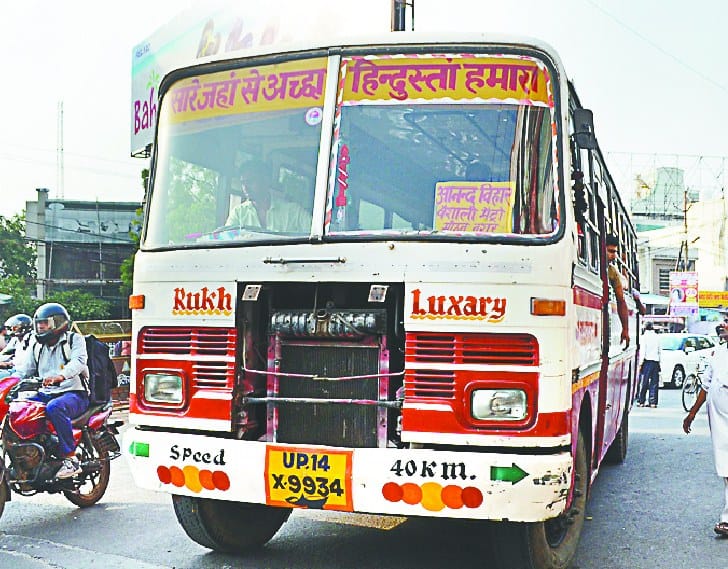 nakli buso ke saamne rto hua natmastak