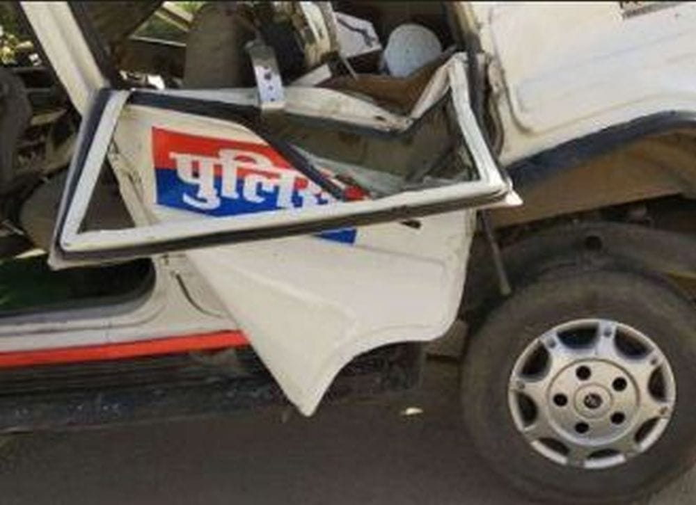 two up police cops injured after cantor collides PRV car on expressway