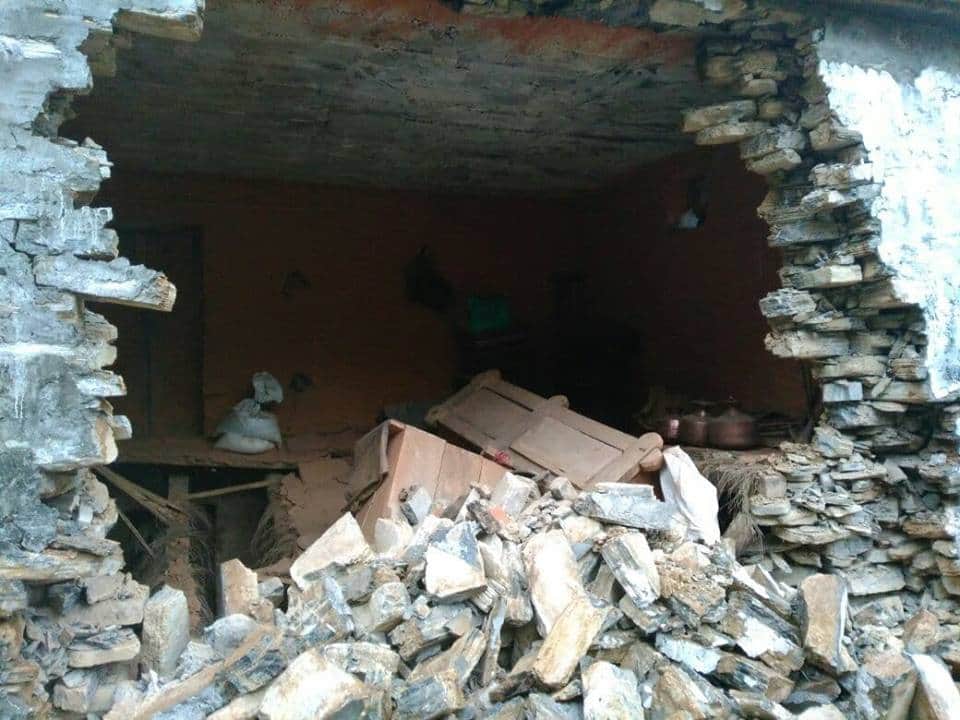 Thunderstorm and heavy rain killed a labour in uttarakhand