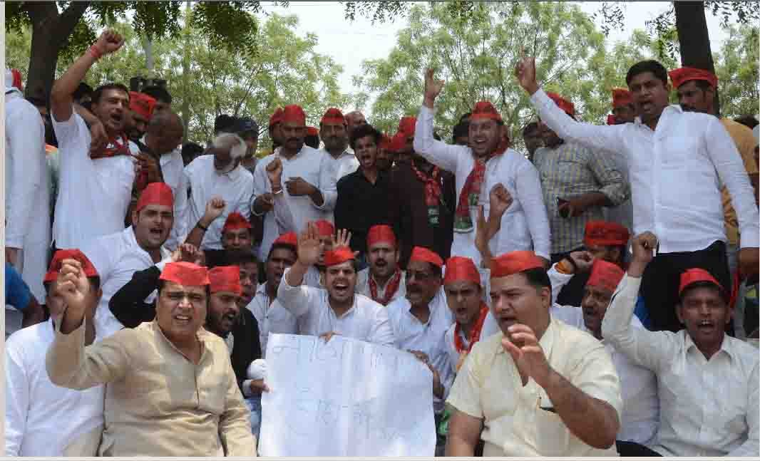 the local people shown their anger on dumping ground at noida