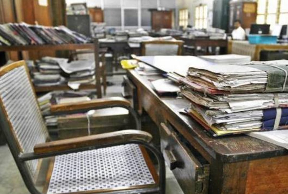 delhi chief secretary anshu prakash ordered officers to take actions against late comers