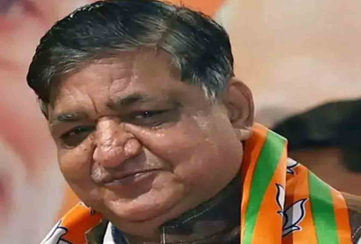 Naresh Agarwal absent in CM Hardoi's program
