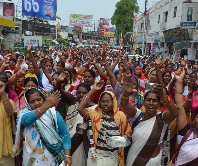 Asha, many people protested by begging