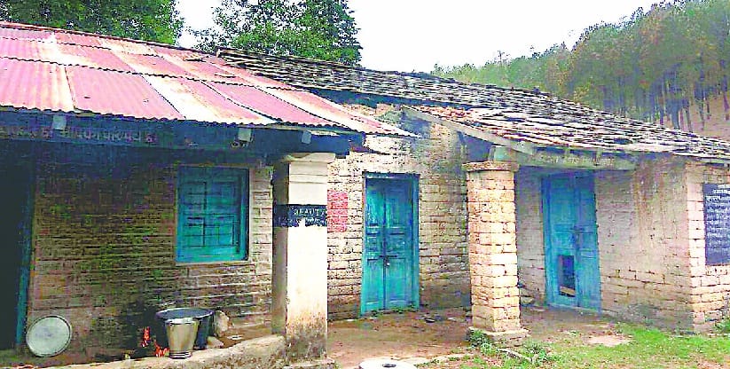 Where snakes, scorpions are crawling, the mid-day meal