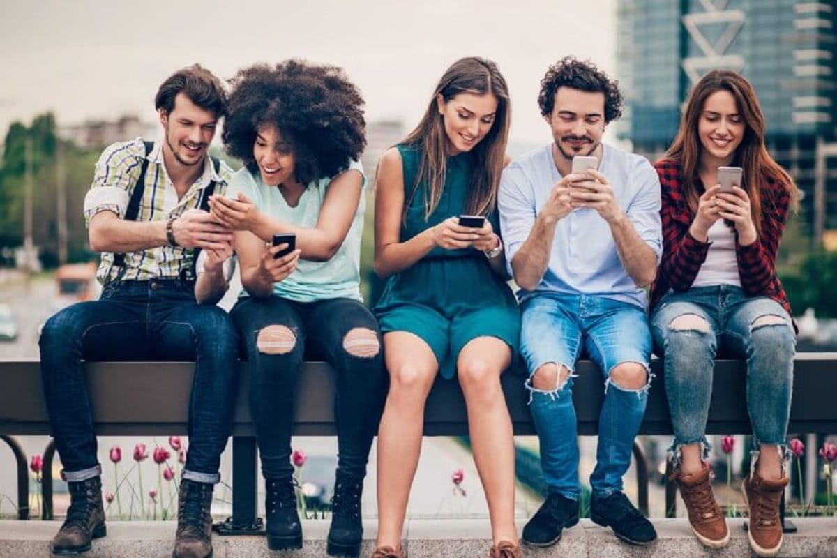 according to survey teens forget Facebook, now they are using these apps