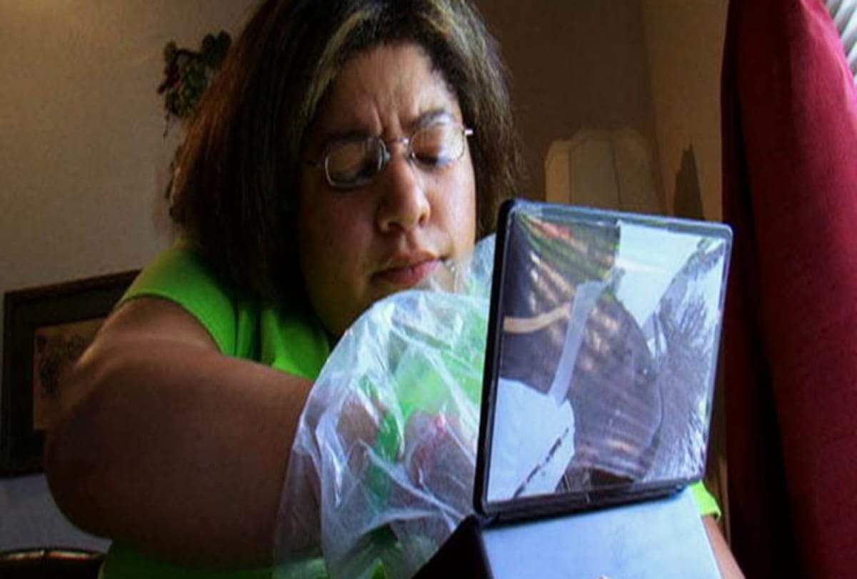 Wierd Widow Casie Eats Husband ashesh To Overcome His Loss