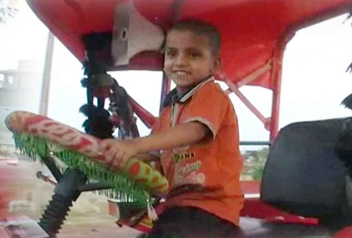 five years old child tractor driving story