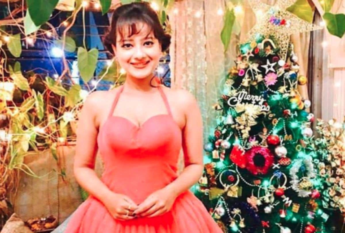 mimoh fiancee madalsa not attend her film poster launch event