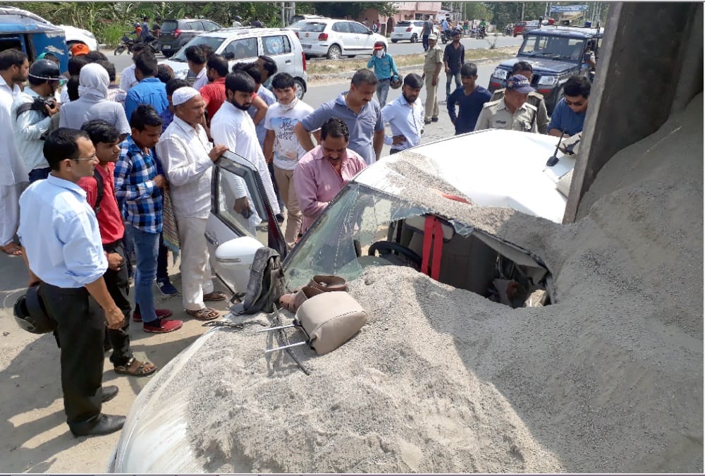  Car Accident in Muzaffarnagar haridwar highway miracle save passengers life
