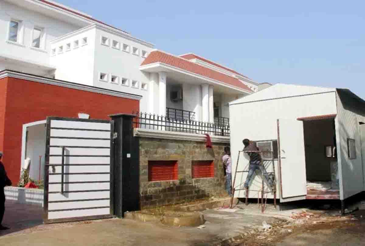 Akhilesh and Mayawati new bungalow in Lucknow