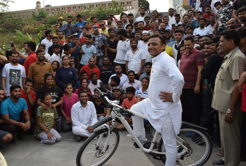 akhilesh yadav on gomati river front for morning walk.