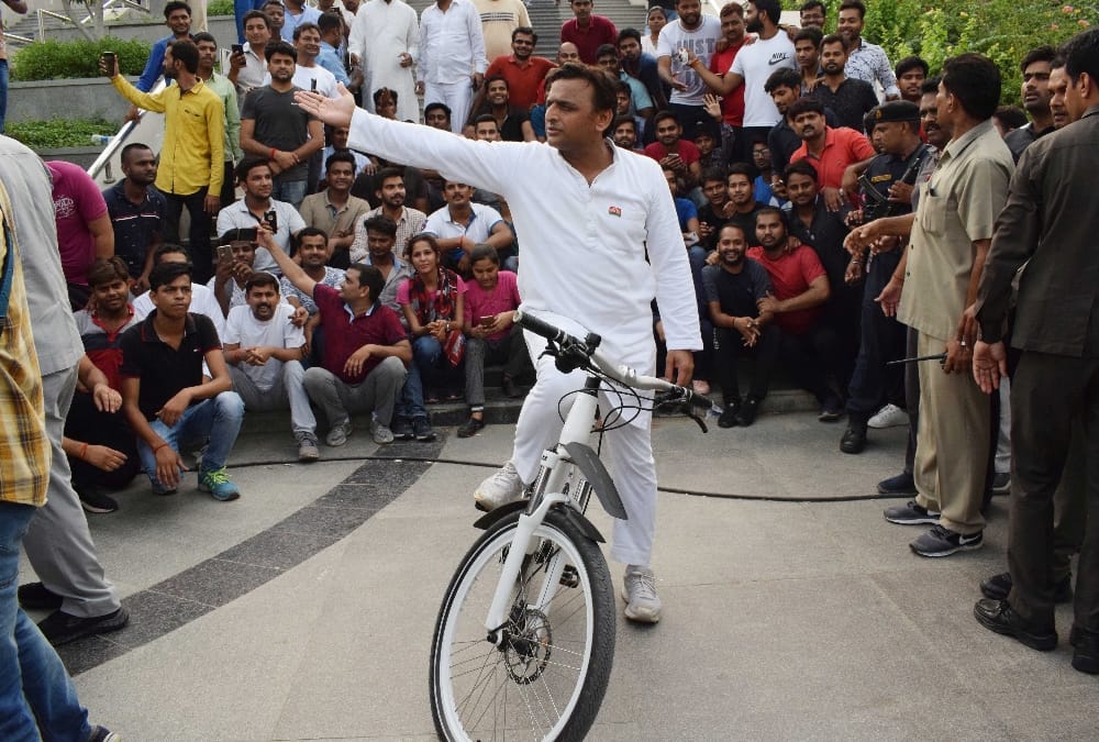 akhilesh yadav on gomati river front for morning walk.