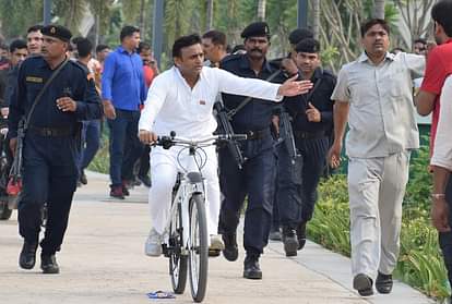 AKHILESH YADAV SLAMS MODI GOVERNMENT ON PRICE HIKE AND SOLDIERS DEATH