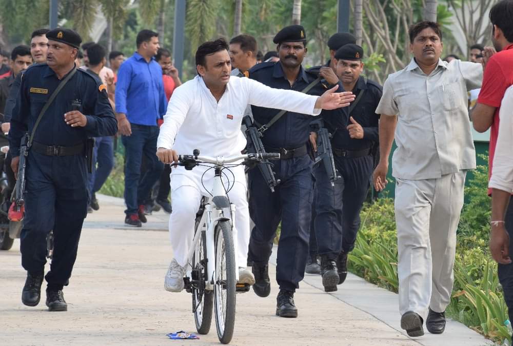 अखिलेश यादव