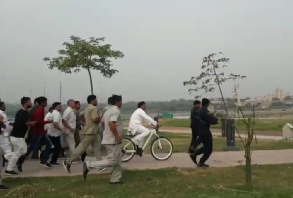 akhilesh yadav on gomati river front for morning walk.