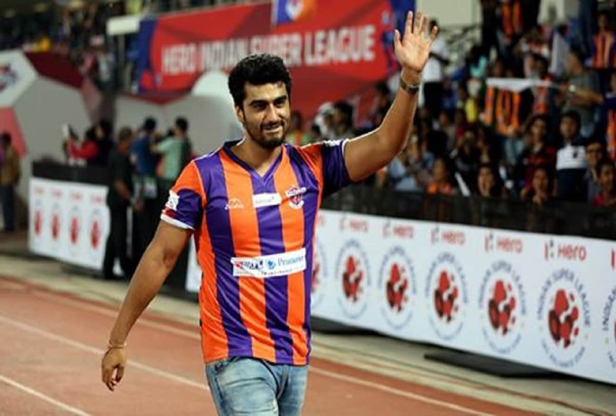 ranbir kapoor injured while playing football match