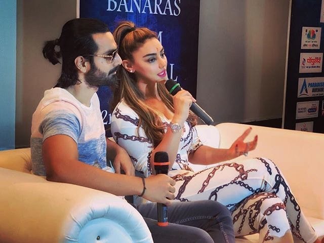 Actress Mahek Chahal and ashmit patel enjoyed in varanasi