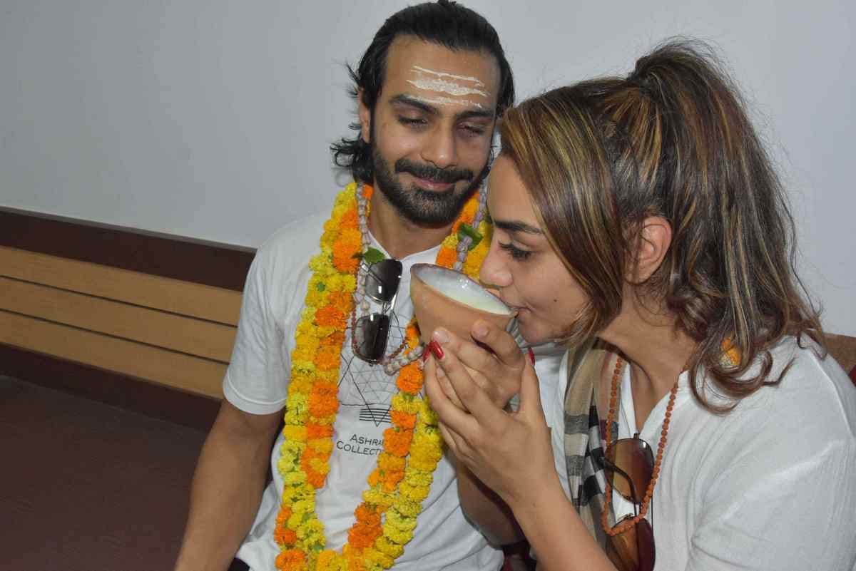 Actress Mahek Chahal and ashmit patel enjoyed in varanasi