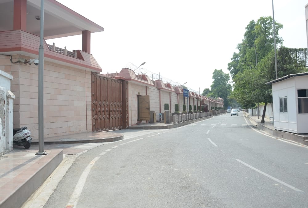 condition of former chief minister's bungalows in lucknow.