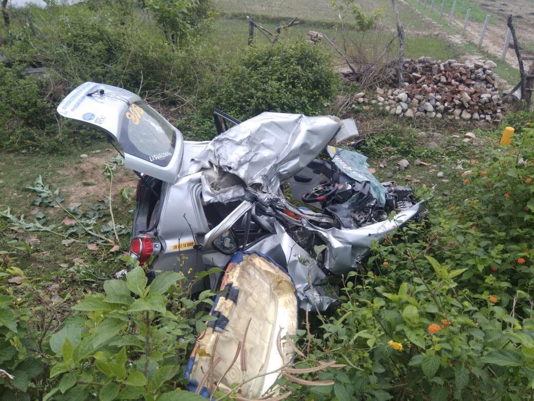 car and truck Collision in uttarakhand