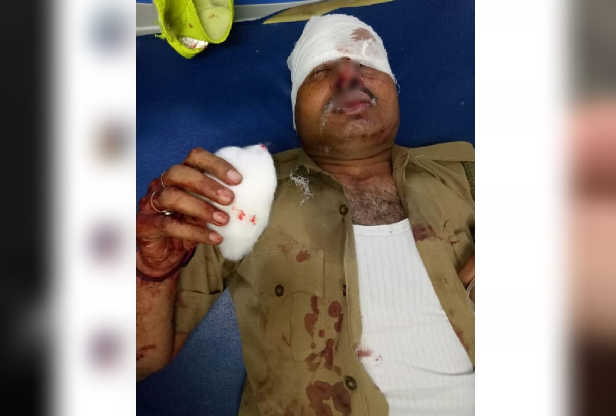 constable stops scooty rider for checking but he hits cop and run away in delhi