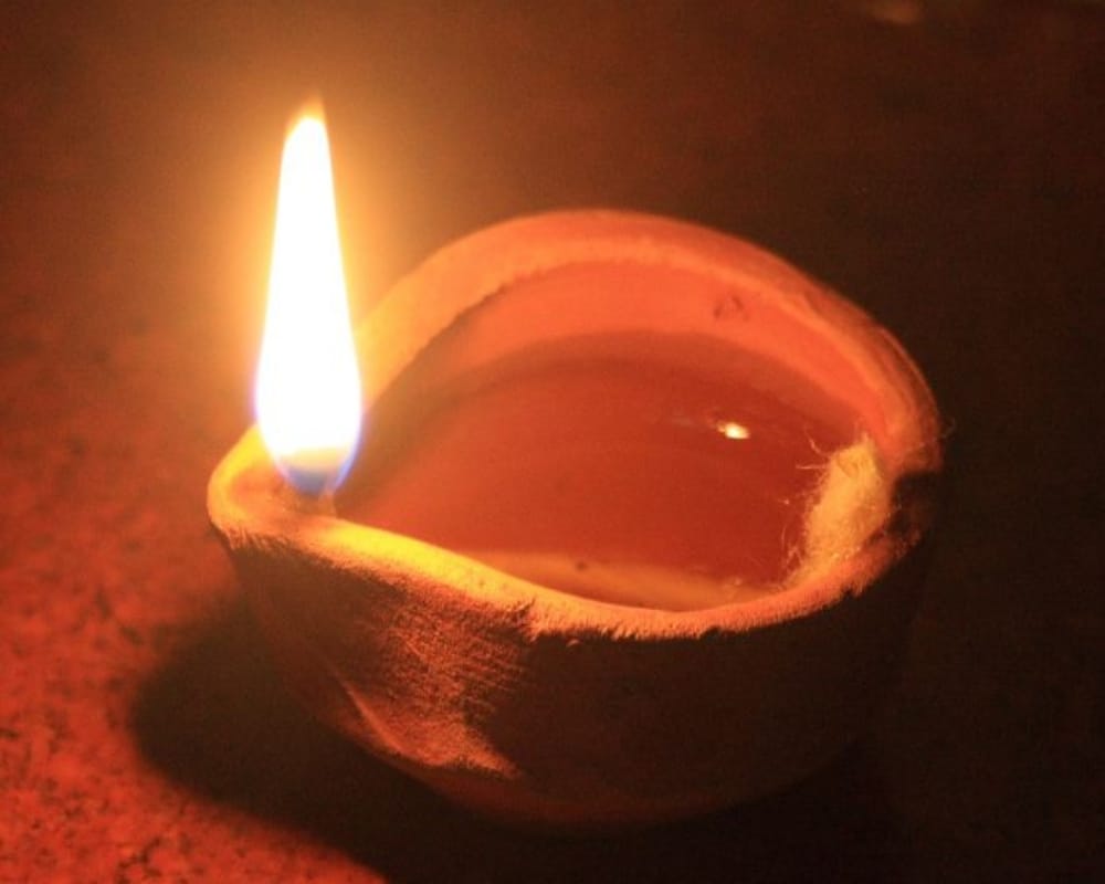 दीपावली की तैयारी पूरी, आज मां लक्ष्मी गणेश की होगी पूजा