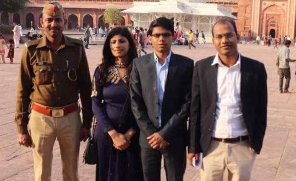 Police arrest fake IAS officer before engagement in agra