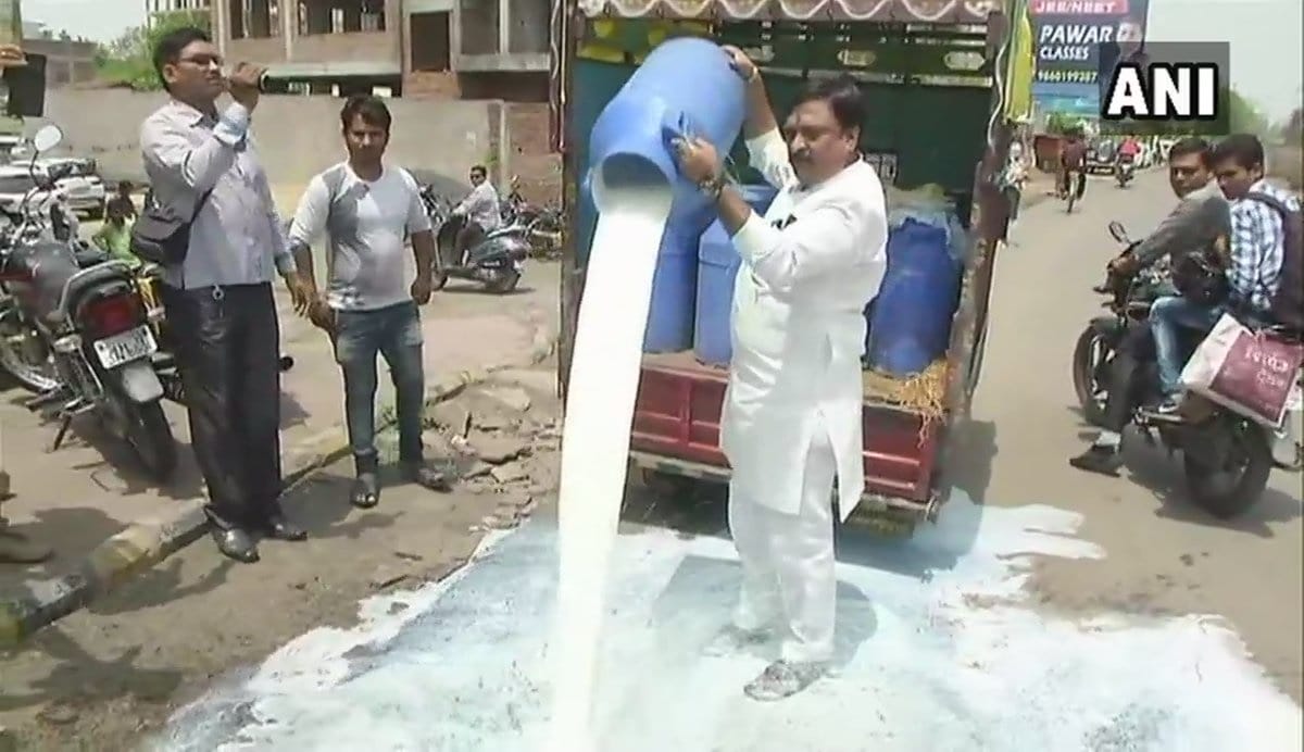 Protesters spilled milk on road against Radha Mohan Singh remark on ongoing farmers strike