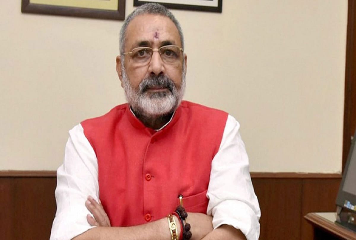 Giriraj singh fumes at officials over loopholes in implementation of Ayushman project