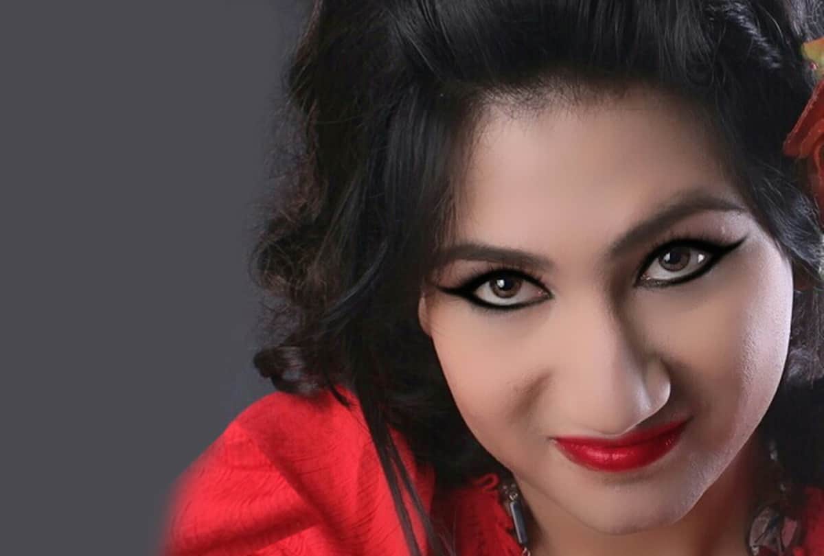 Mahika Sharma shared a picture of Rahul Gandhi with a caption that says she is in love with him