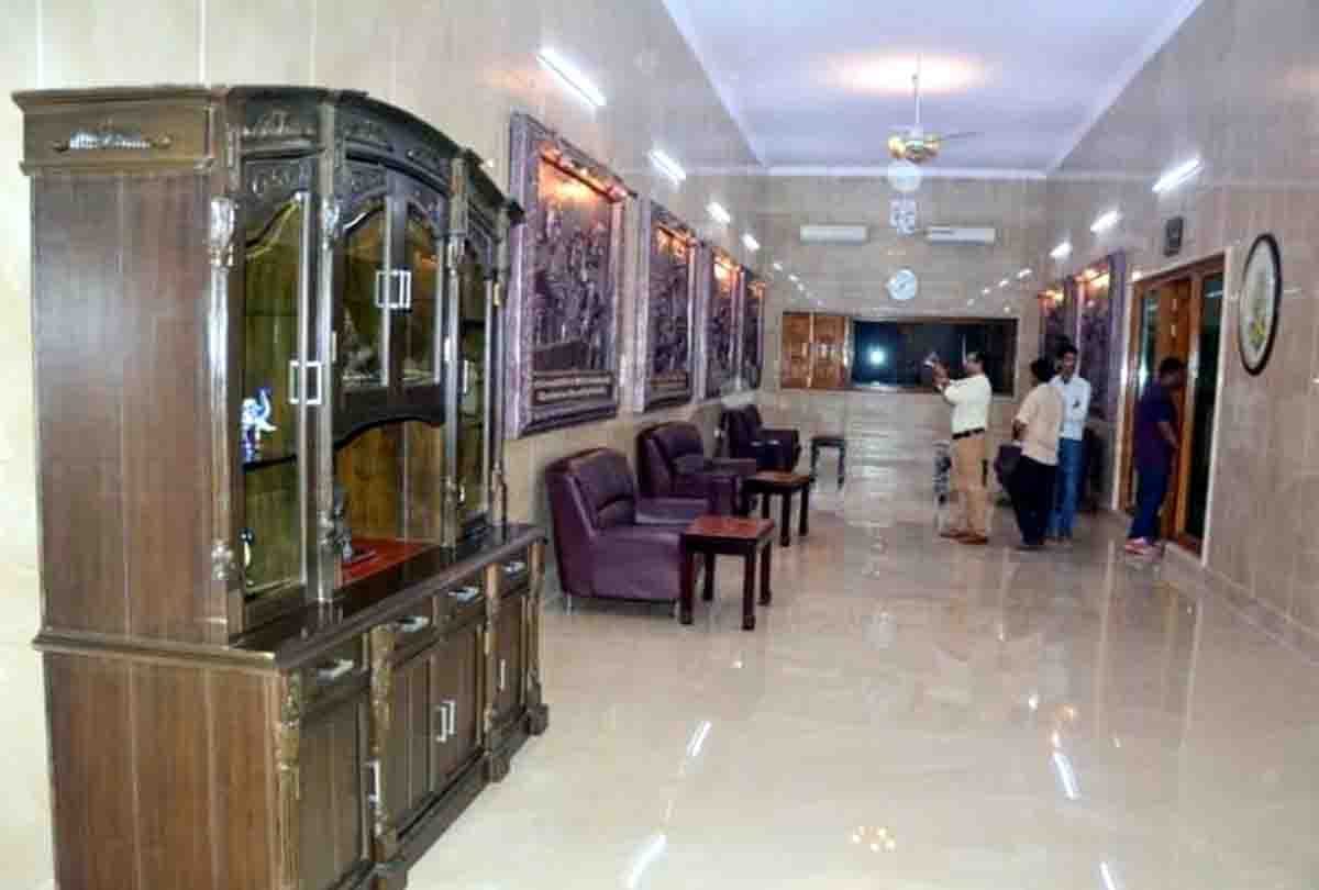 Akhilesh and Mayawati new bungalow in Lucknow