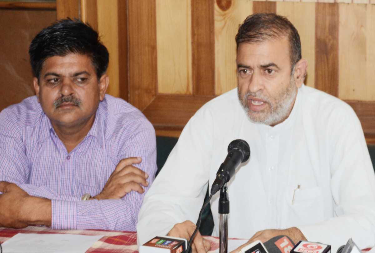 allegation of fee hike in mid session on Maharishi Markandeshwar University medical college