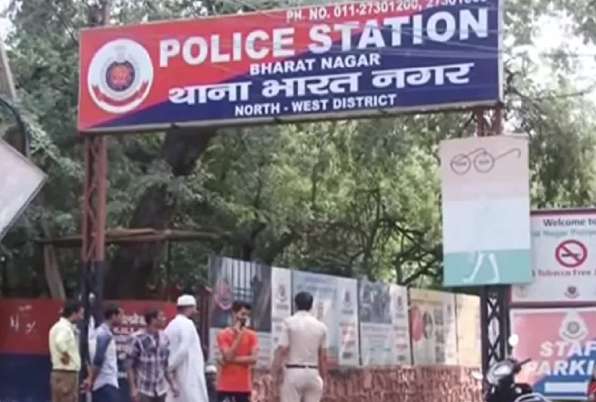 A young man death and couple injured after knife attack on a family in delhi