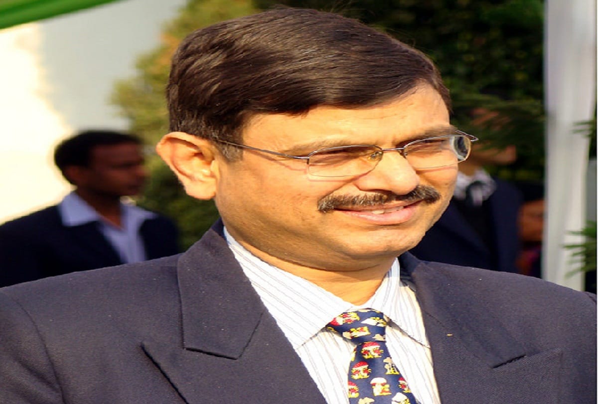 dr prabhat kumar takes charge as chief of UPPSC.