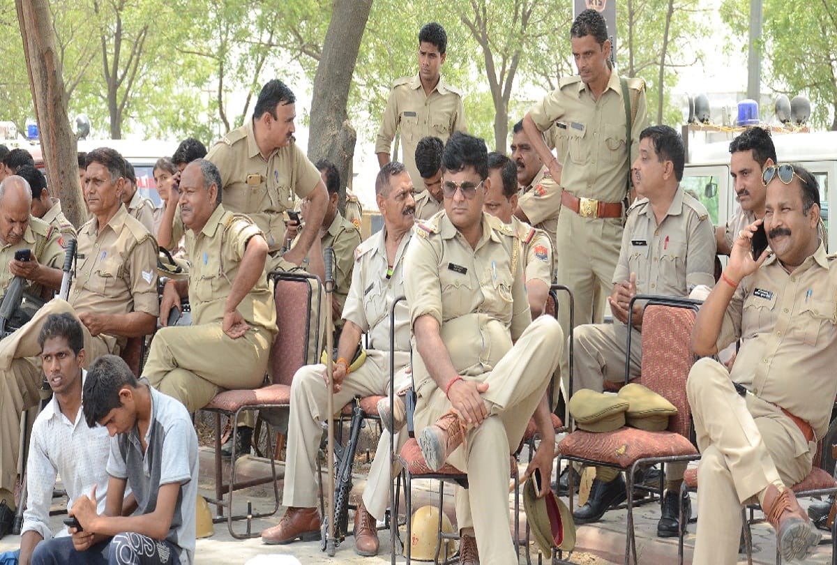 huge protest against dumping ground in Sector-123, Noida 