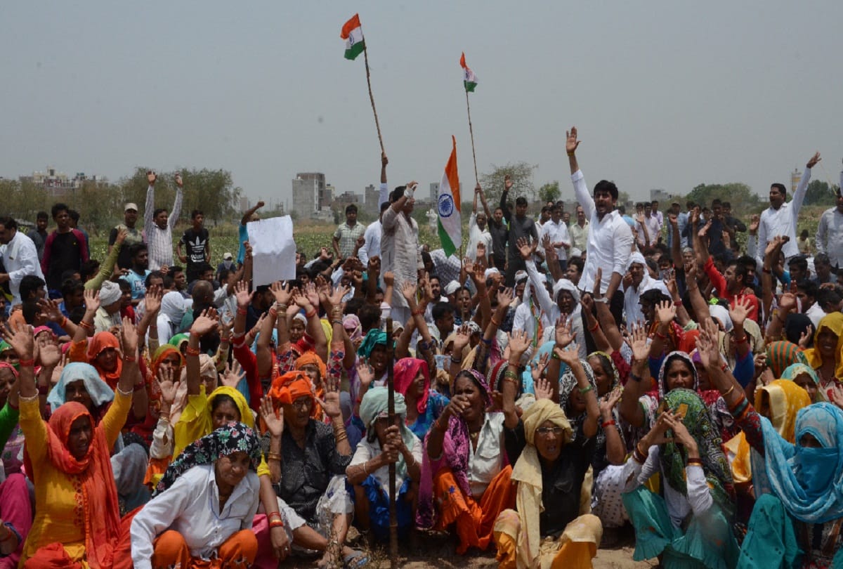 huge protest against dumping ground in Sector-123, Noida 