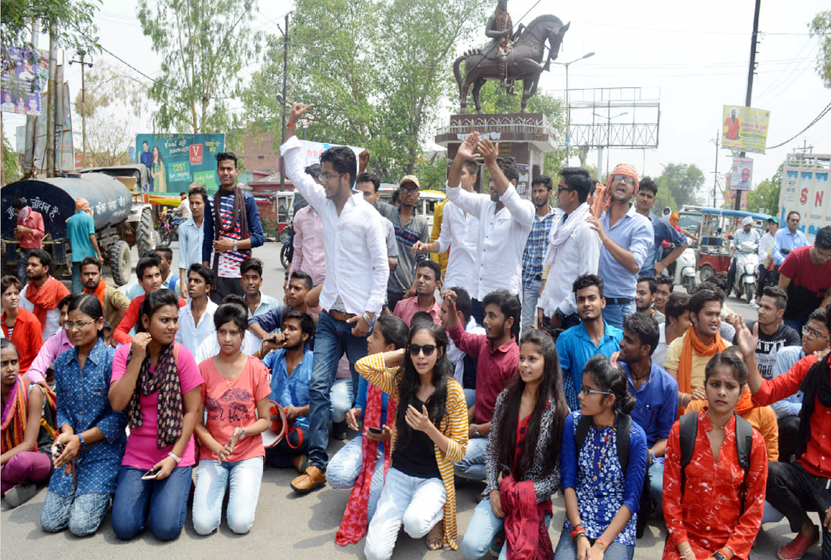 Students protested at failure in exam