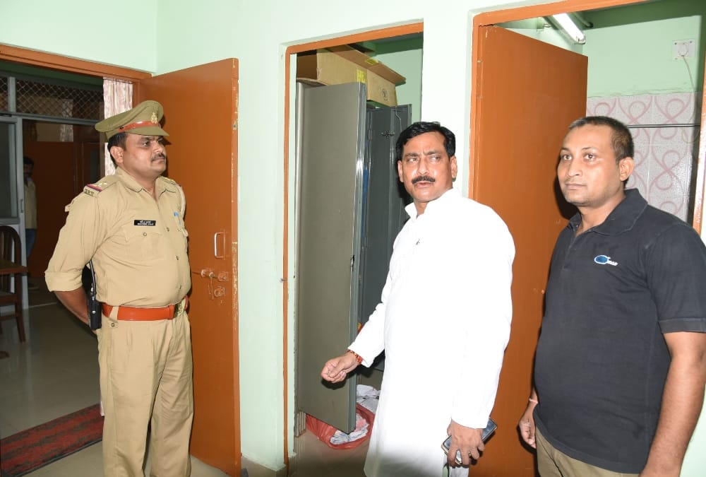theft in BJP MLA's flat in lucknow.