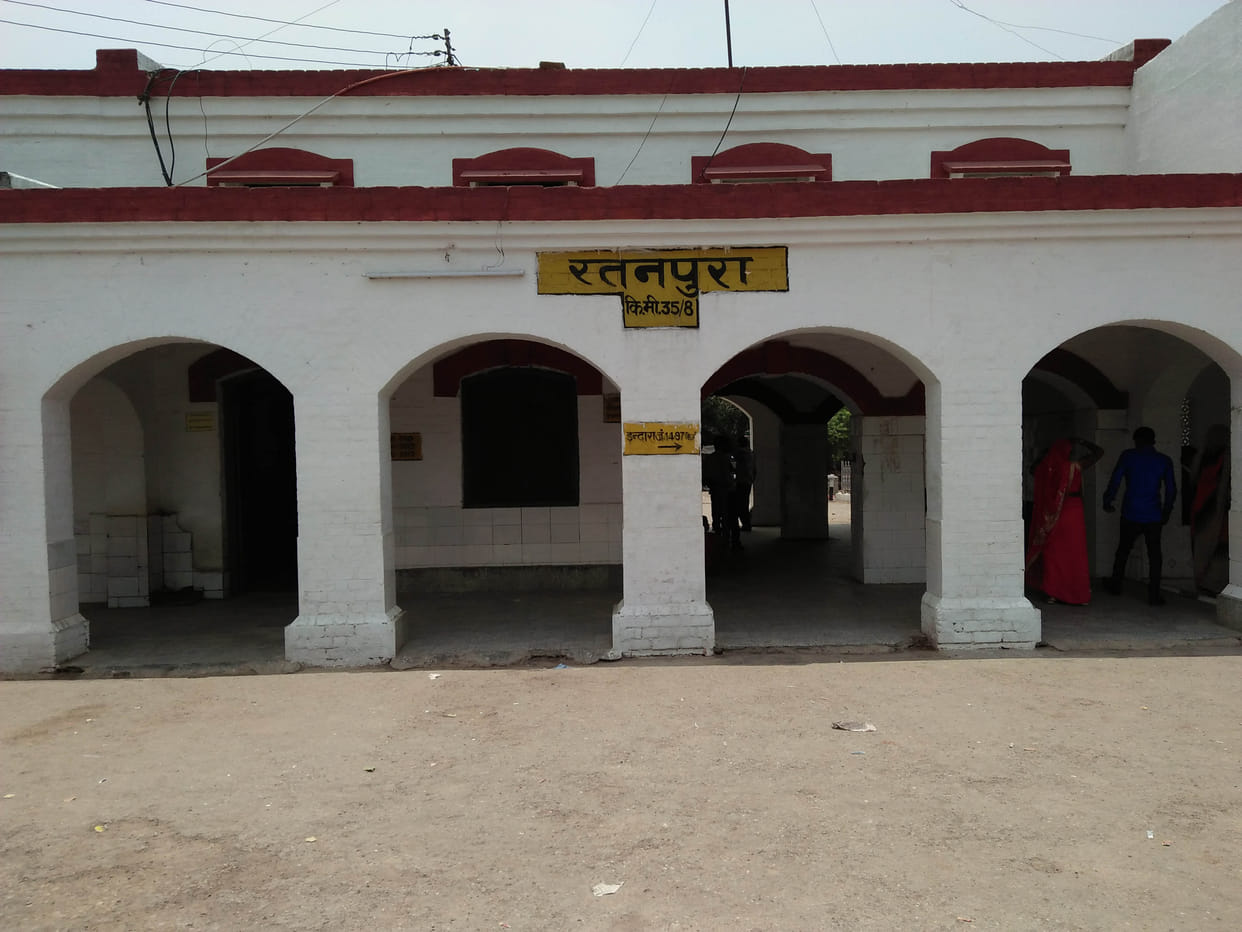 Passengers get disturbed due to non-stop of express trains