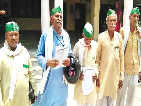 Farmers angry with not buying wheat in procurement centers