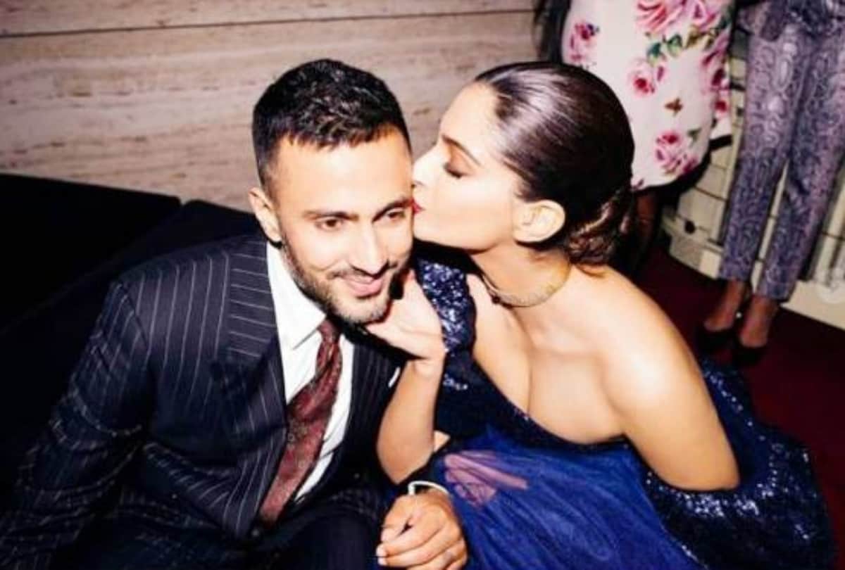 sonam kapoor share a picture with anand ahuja 