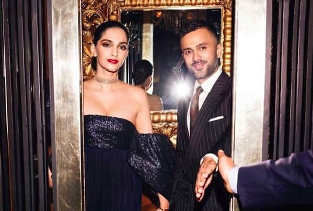 sonam kapoor share a picture with anand ahuja 