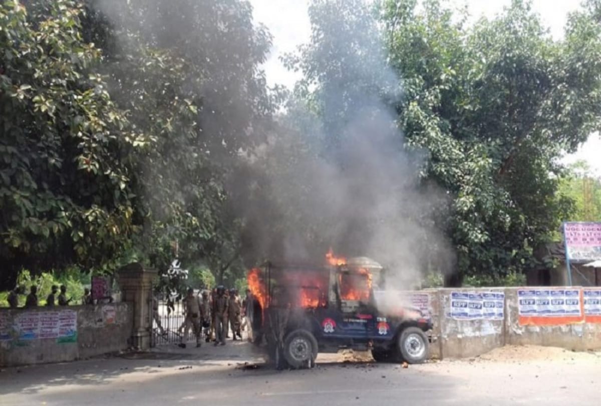 Furious protest of students, university did not arrive