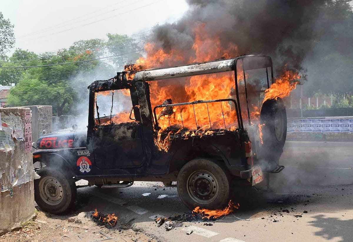 Ruckus In Allahabad University, police vehicle destroyed