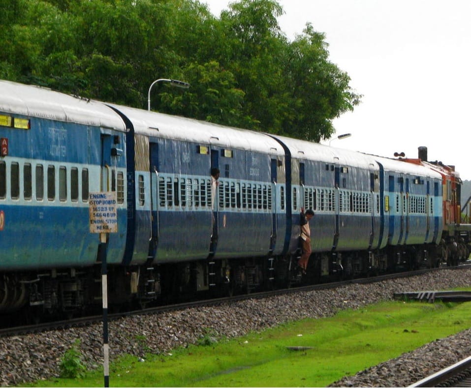 unidentified assailants looted passengers on tata muri express in delhi