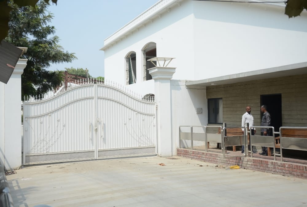 condition of former chief minister's bungalows in lucknow.