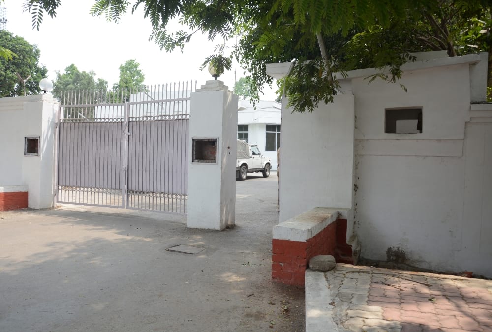 condition of former chief minister's bungalows in lucknow.
