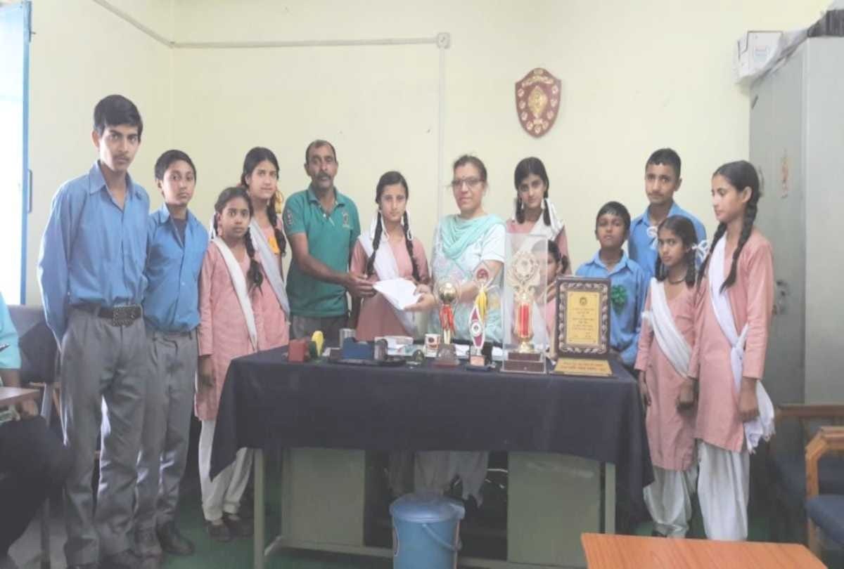  Students of baghaigarh school will go on hunger strike for the deployment of teachers