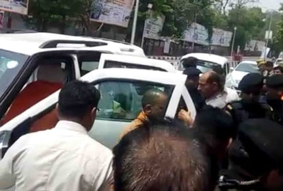 CM Yogi adityanath celebrate his birthday in Kanpur